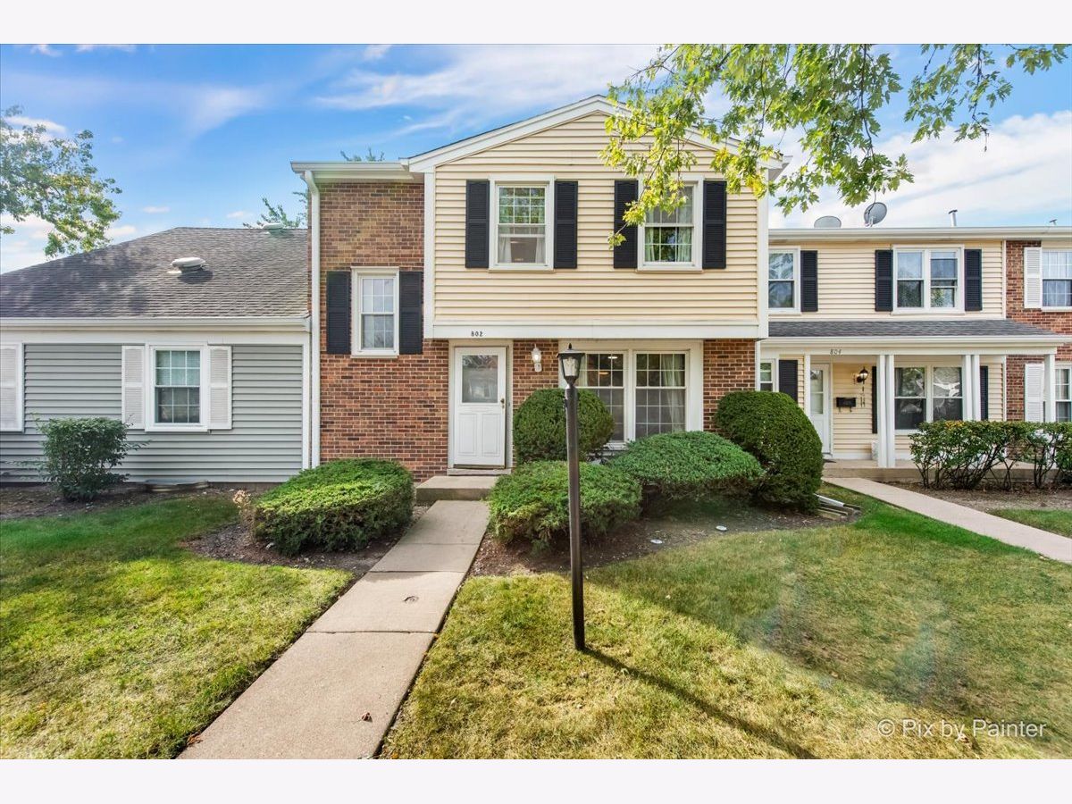 Townhomes For Sale Olde Salem Hanover Park Illinois, 802 Lexington Circle