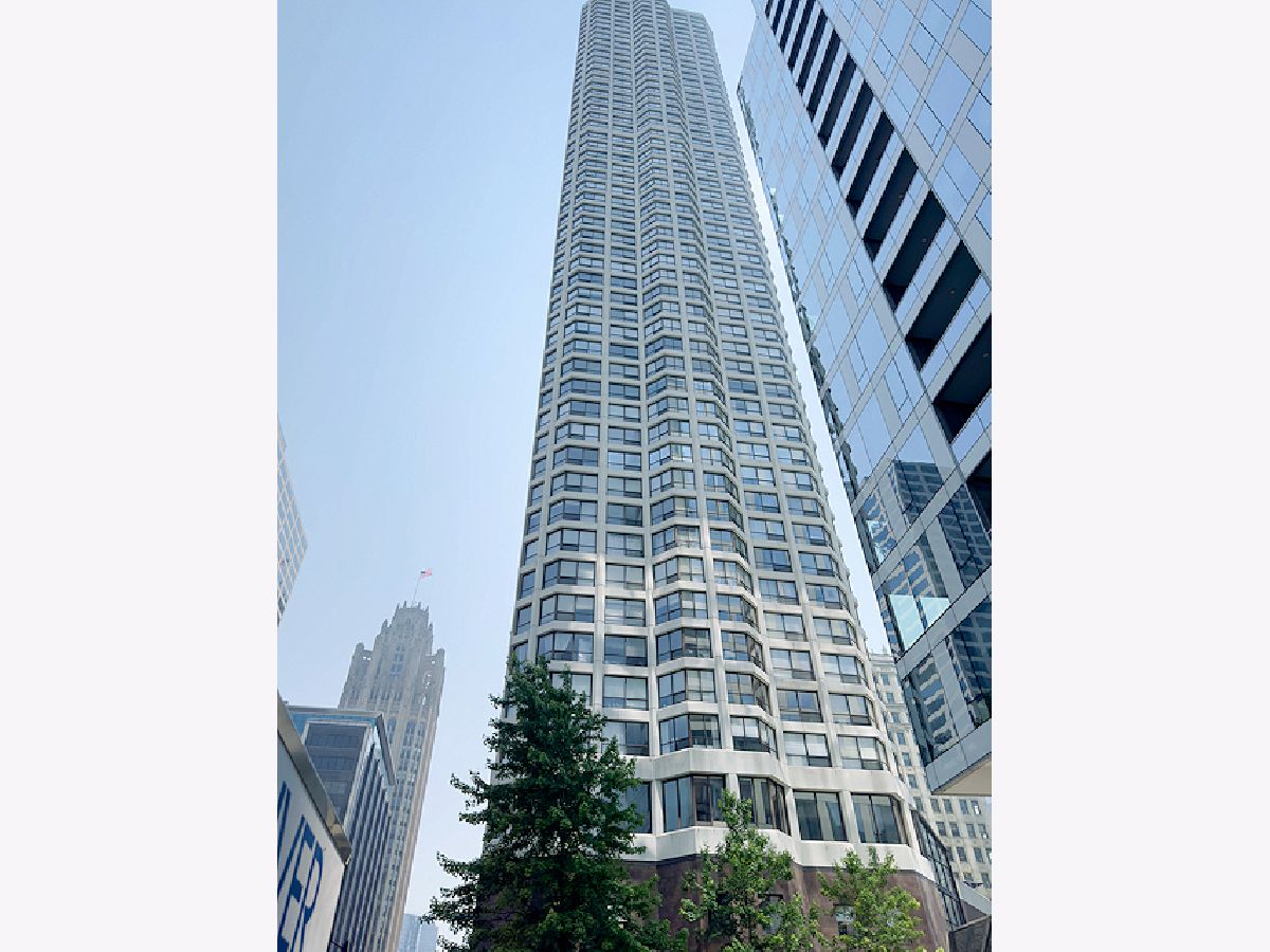 Condominiums For Sale River Plaza Chicago Illinois, 405 Wabash Avenue