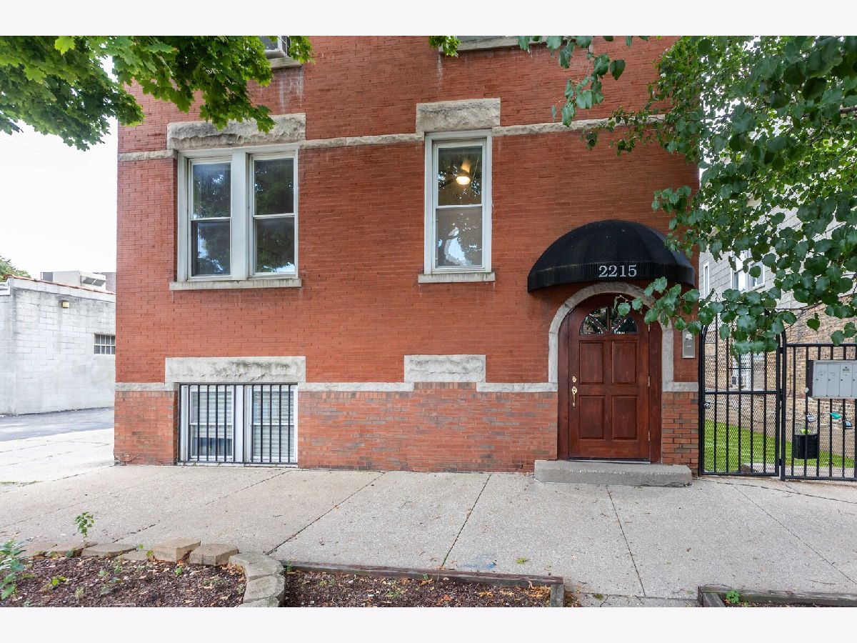  Rented Chicago Illinois, 2215 Wellington