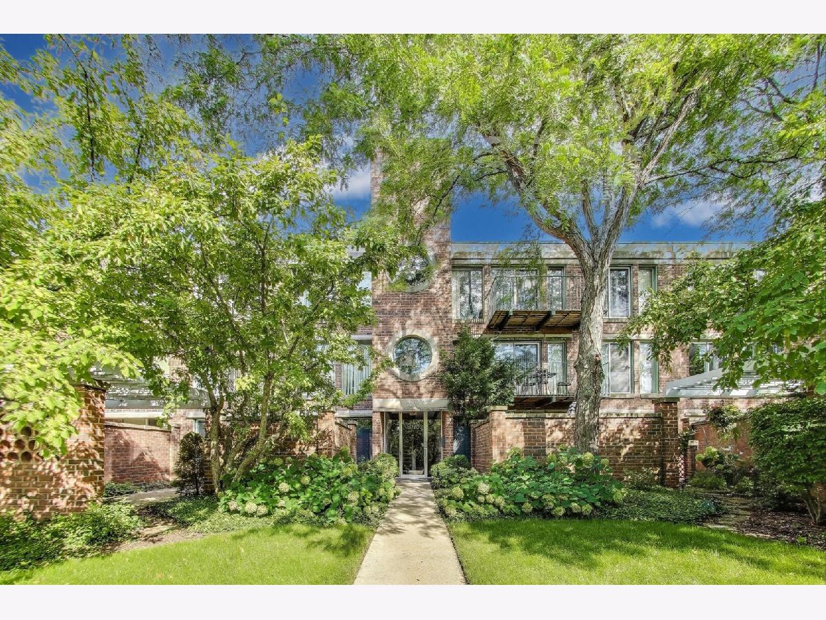 Condos & Townhomes For Sale Meadowlake Northfield Illinois, 5020 Arbor Lane