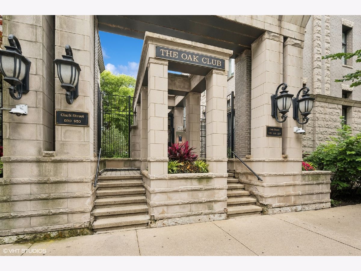 Townhomes Rented Oak Club Condos Chicago Illinois, 123 Oak