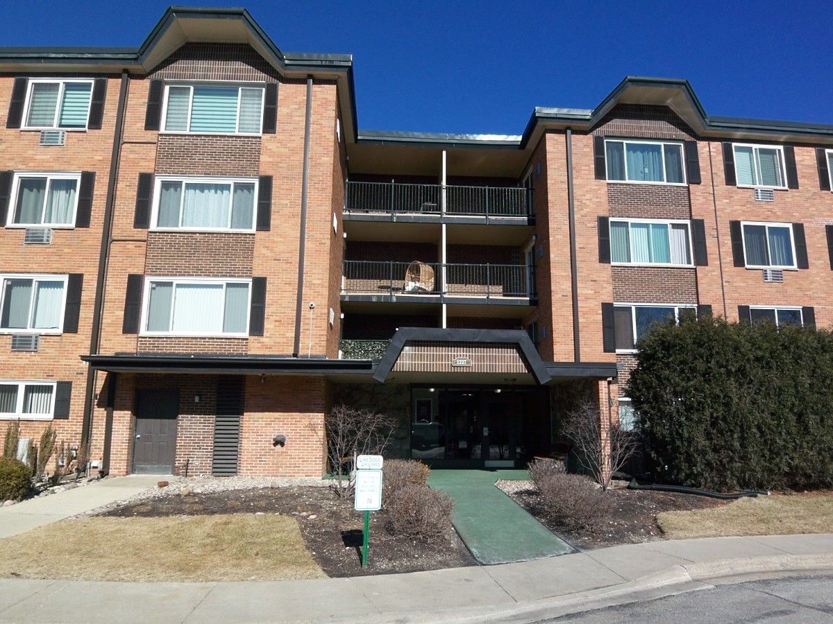 Condominiums For Sale Mallard Cove Arlington Heights Illinois, 1227 Old Wilke Road