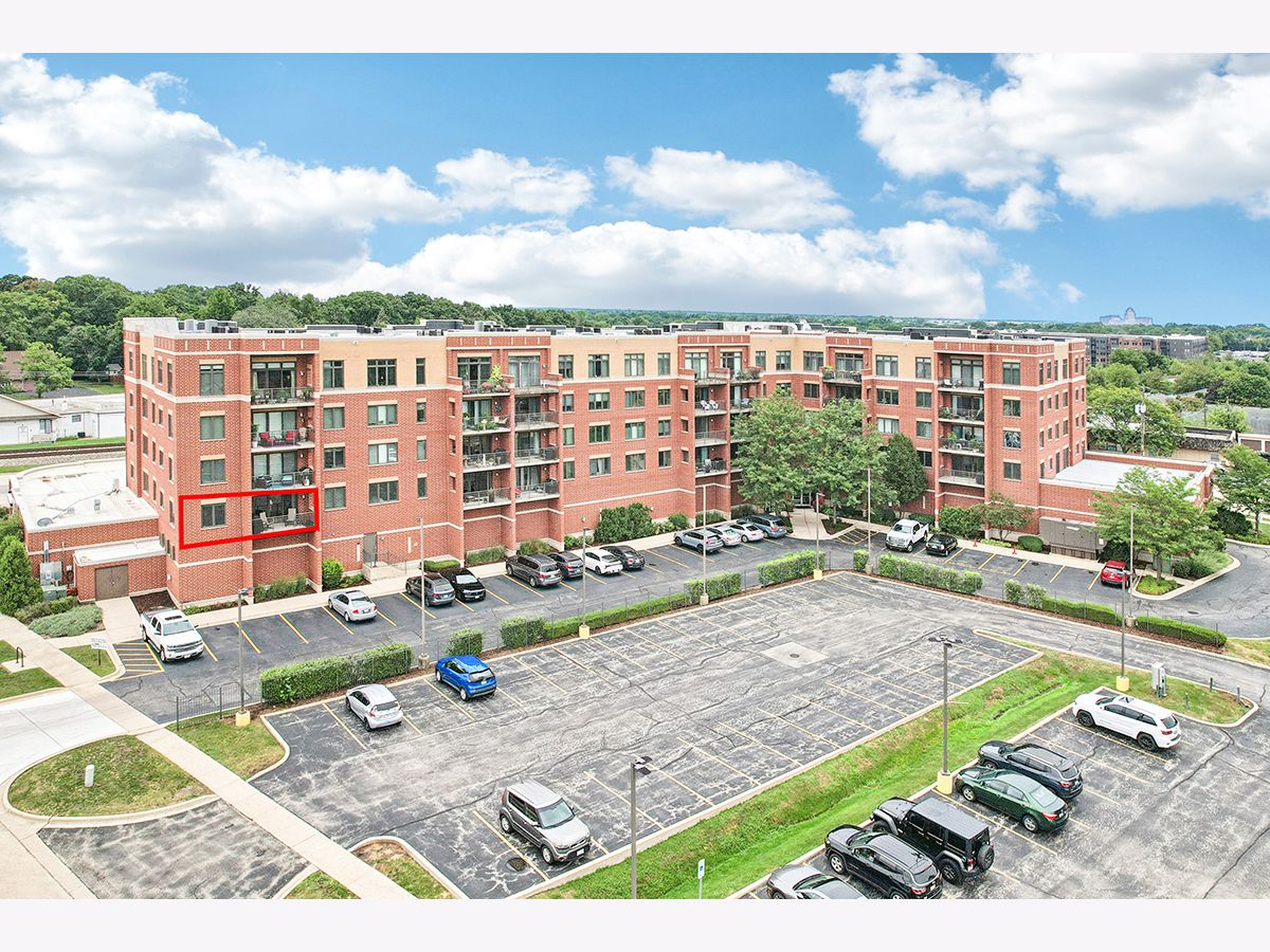  For Sale Roselle Illinois, 225 Main Street