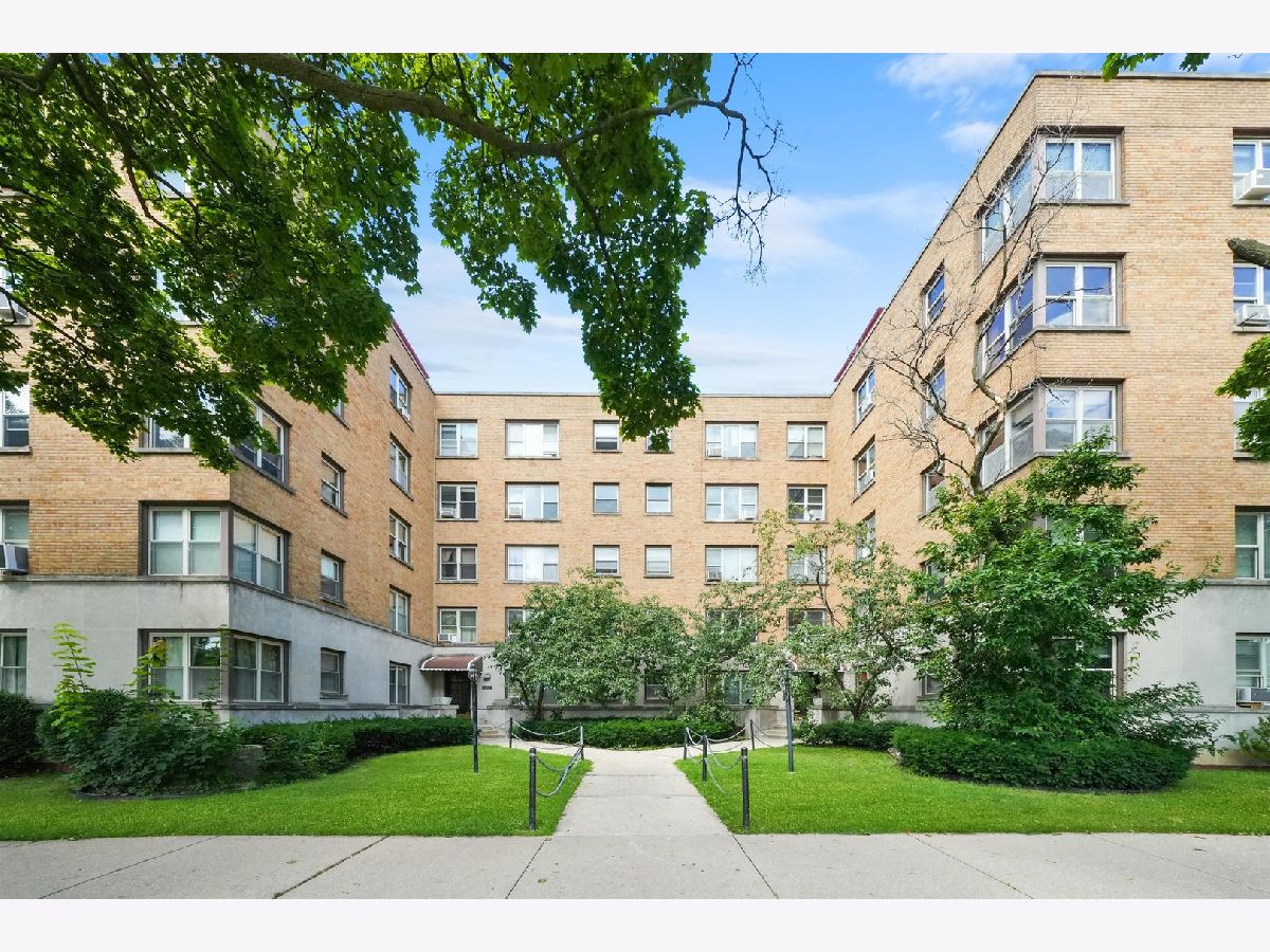  Rented Chicago Illinois, 2610 Balmoral