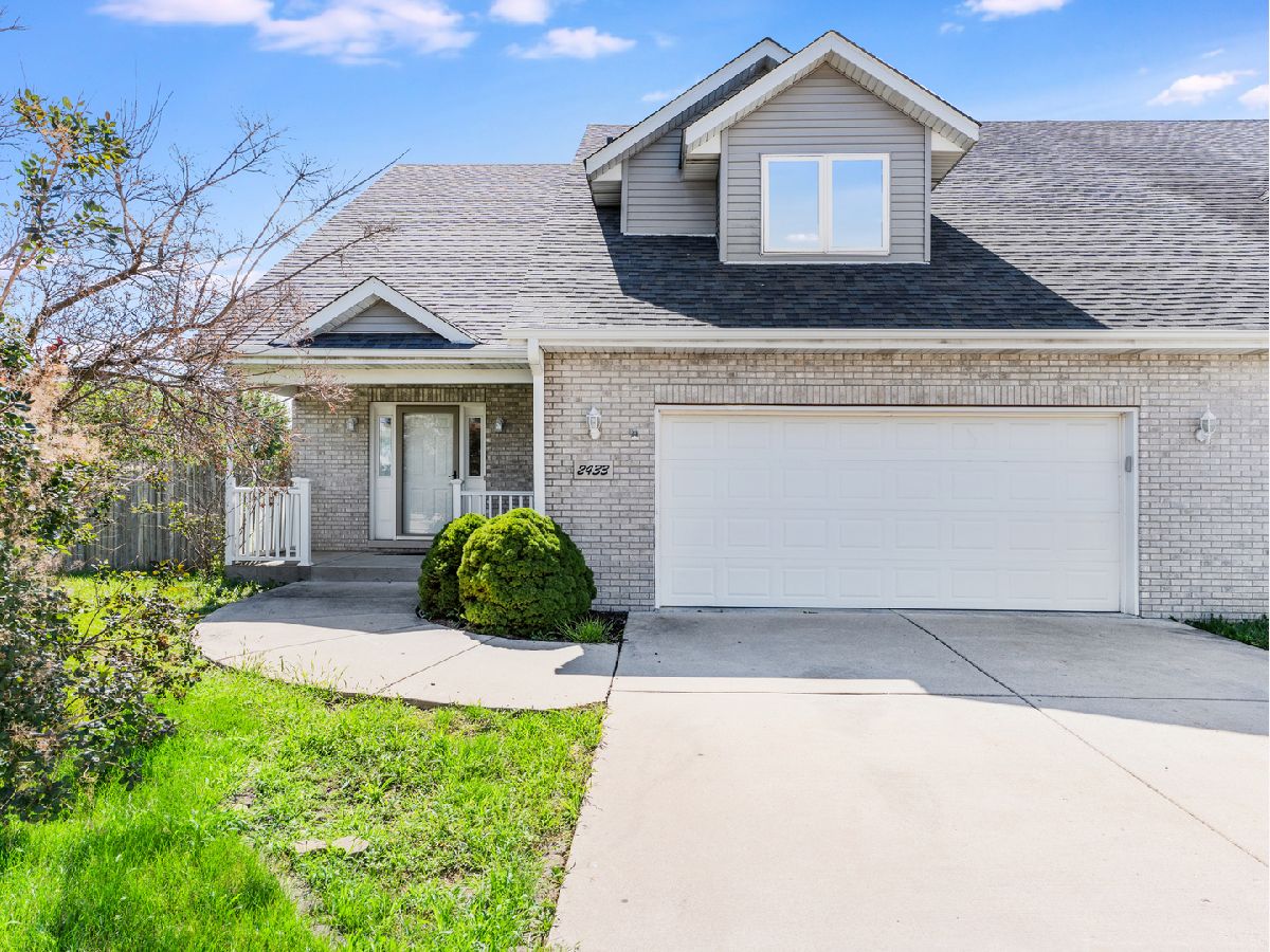  For Rent Crest Hill Illinois, 2433 Caton Crest