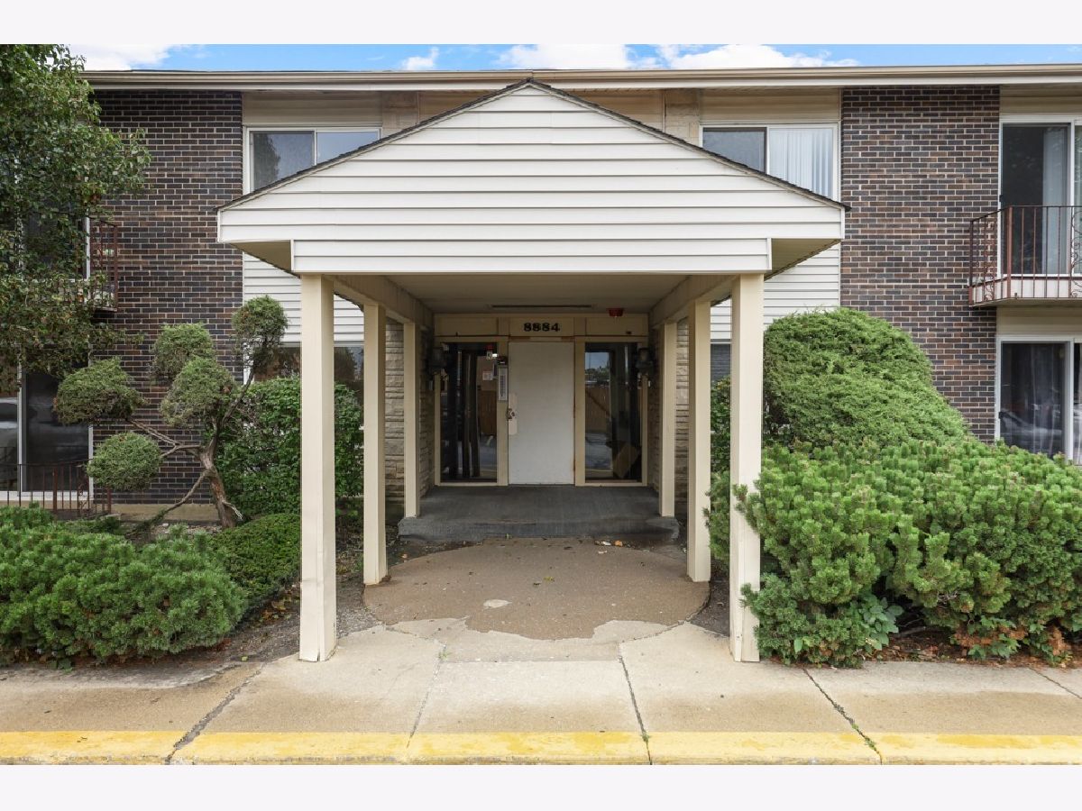  Rented Des Plaines Illinois, 8884 Steven