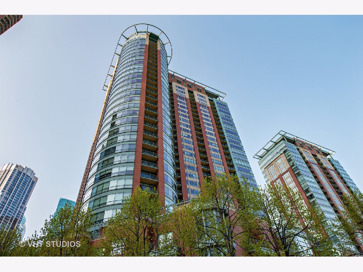 Condos & Townhomes For Rent Riverview Condominiums Chicago Illinois, 415 North Water