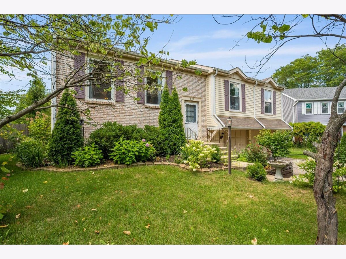 Homes & Condos & Townhomes For Rent Old Farm Naperville Illinois, 371 Larchmont