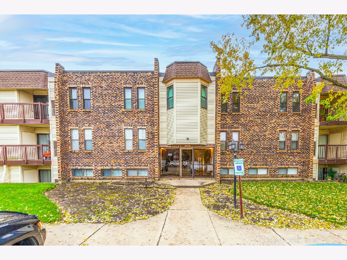  Sold Woodridge Illinois, 2218 Country Club