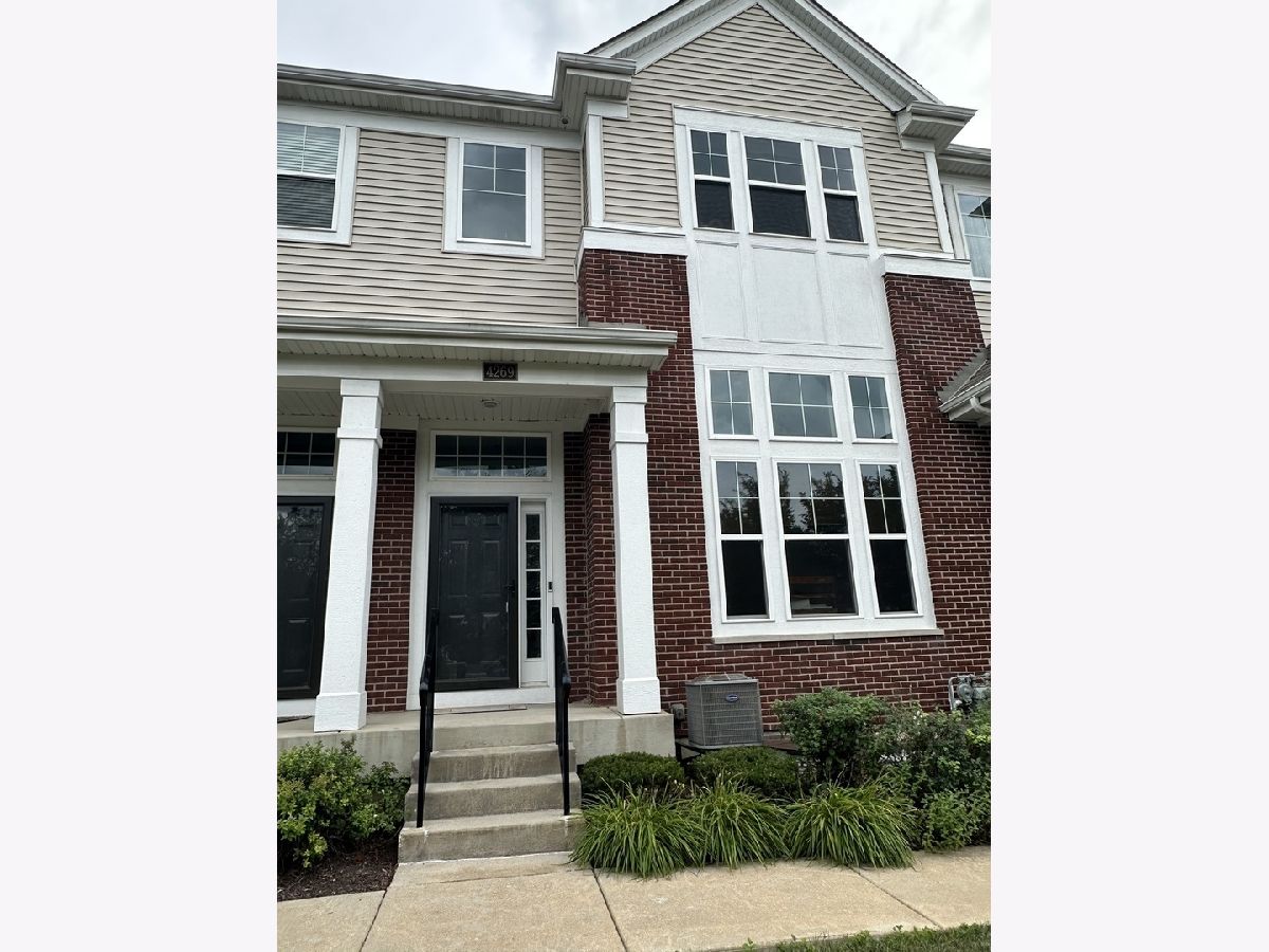 Townhomes & Condos For Rent Lehigh Station Aurora Illinois, 4269 Liberty