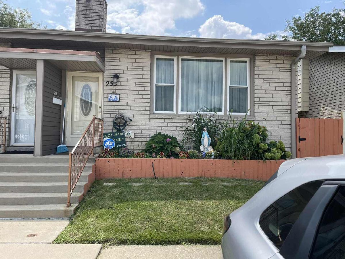  For Sale Des Plaines Illinois, 299 Dover Lane