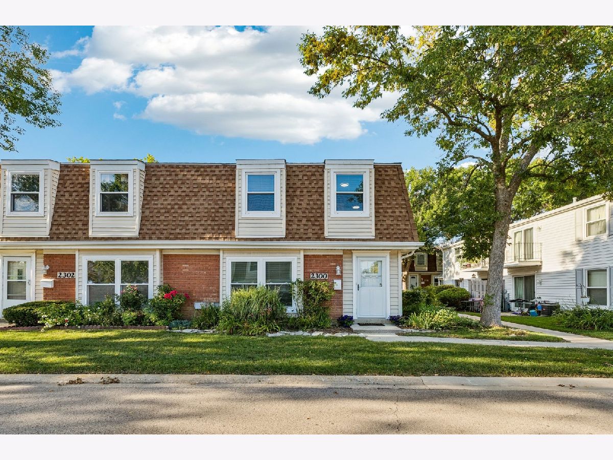  For Sale Schaumburg Illinois, 2300 Flower Court