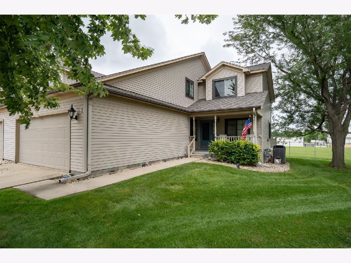 Homes & Condos & Townhomes For Sale Mill Creek Bloomington Illinois, 2608 Rainbow Avenue