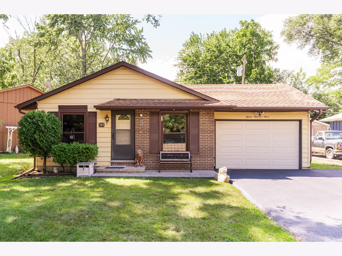  For Sale Wauconda Illinois, 703 Grand Boulevard