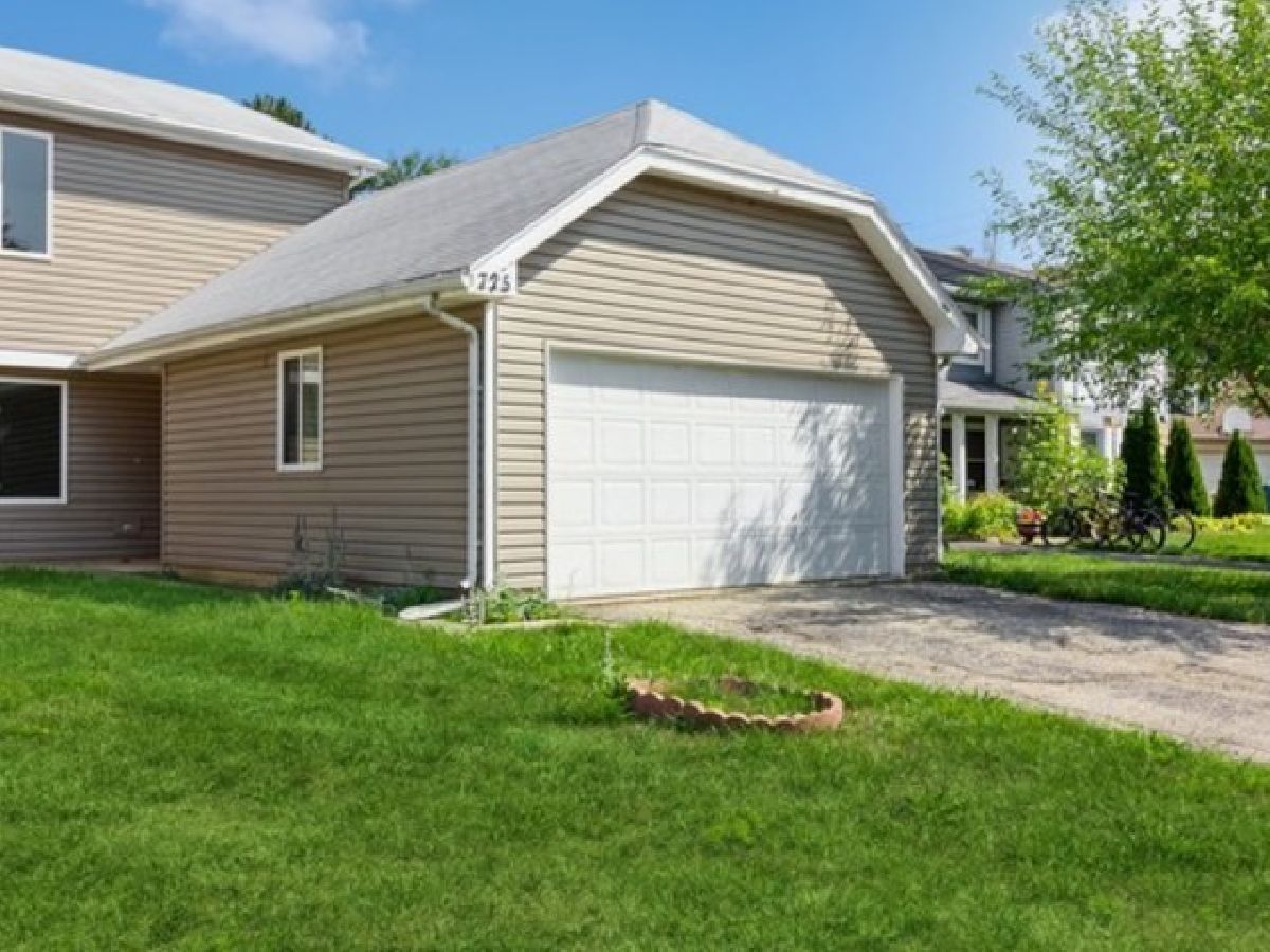  Rented Aurora Illinois, 725 Clearwood