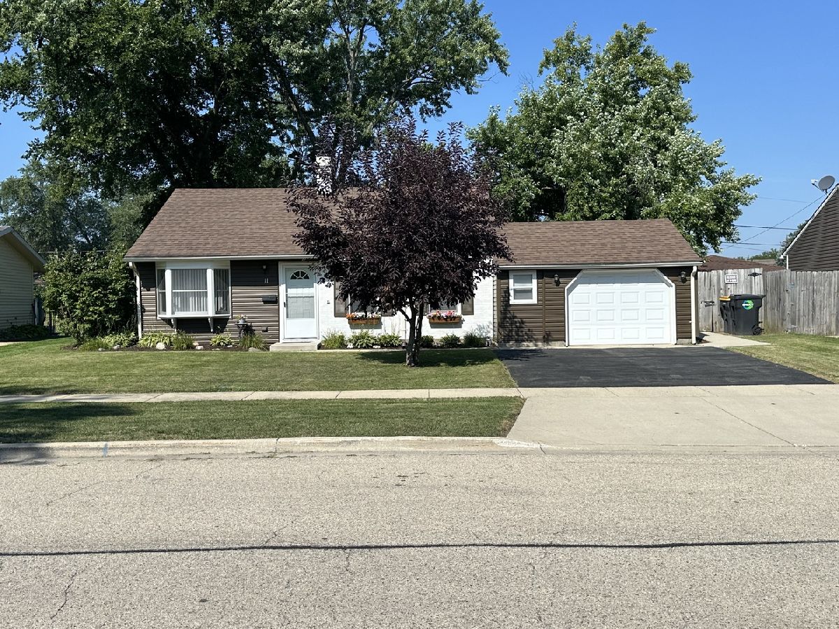 Homes & Townhomes For Sale Woodland Heights Streamwood Illinois, 11 Edgewood Drive
