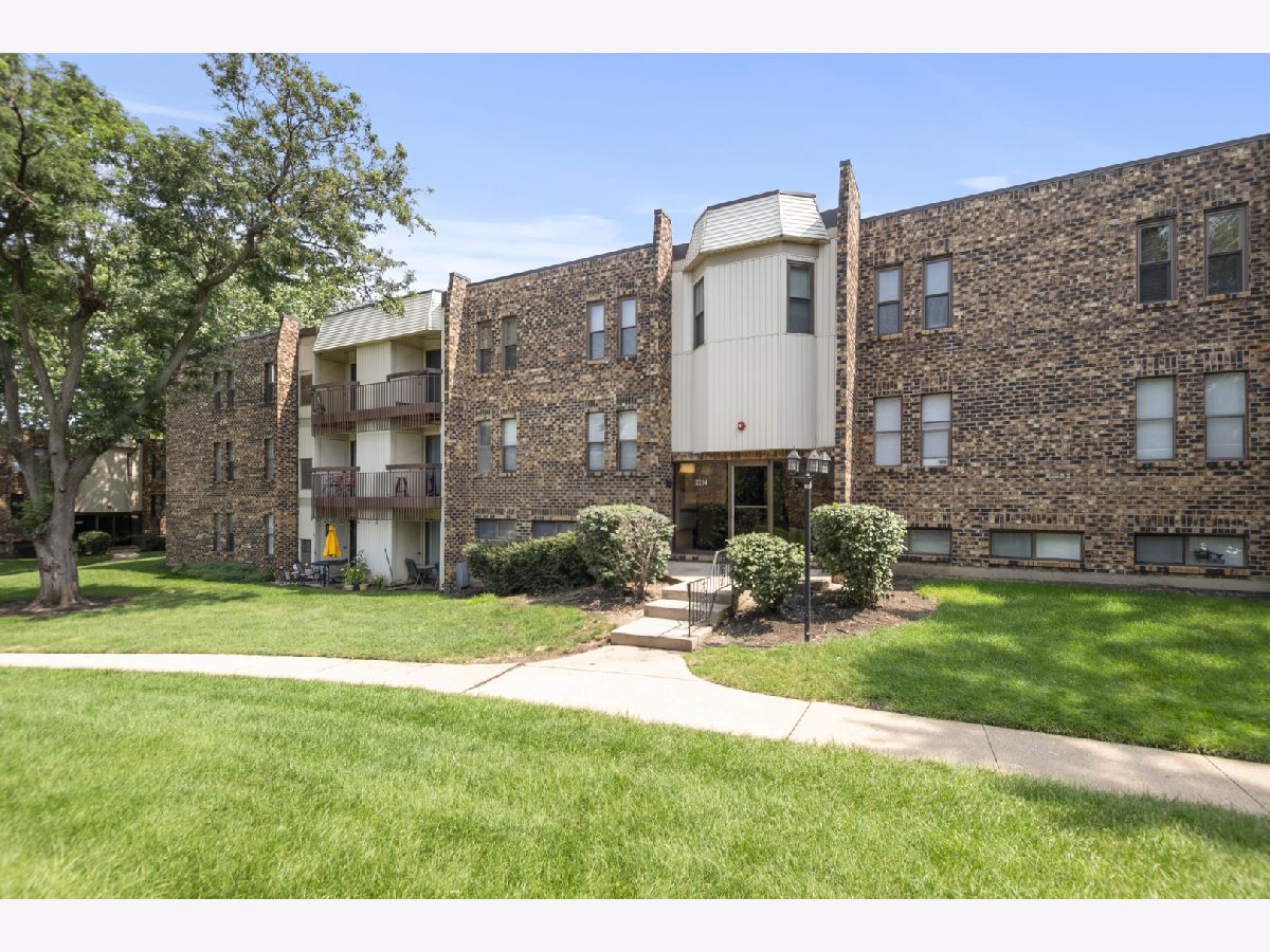  Sold Woodridge Illinois, 2214 Country Club