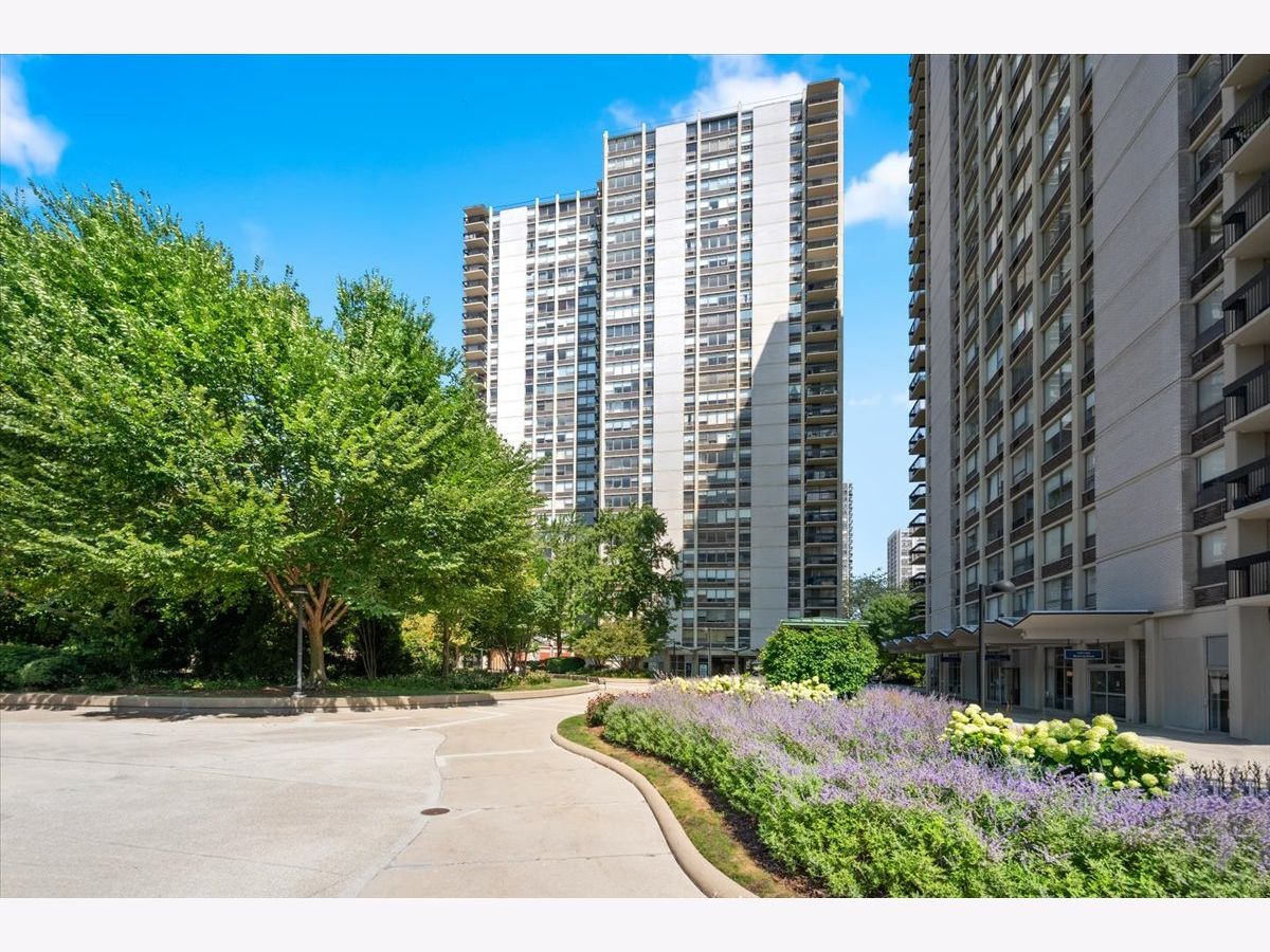  Sold Chicago Illinois, 1360 Sandburg