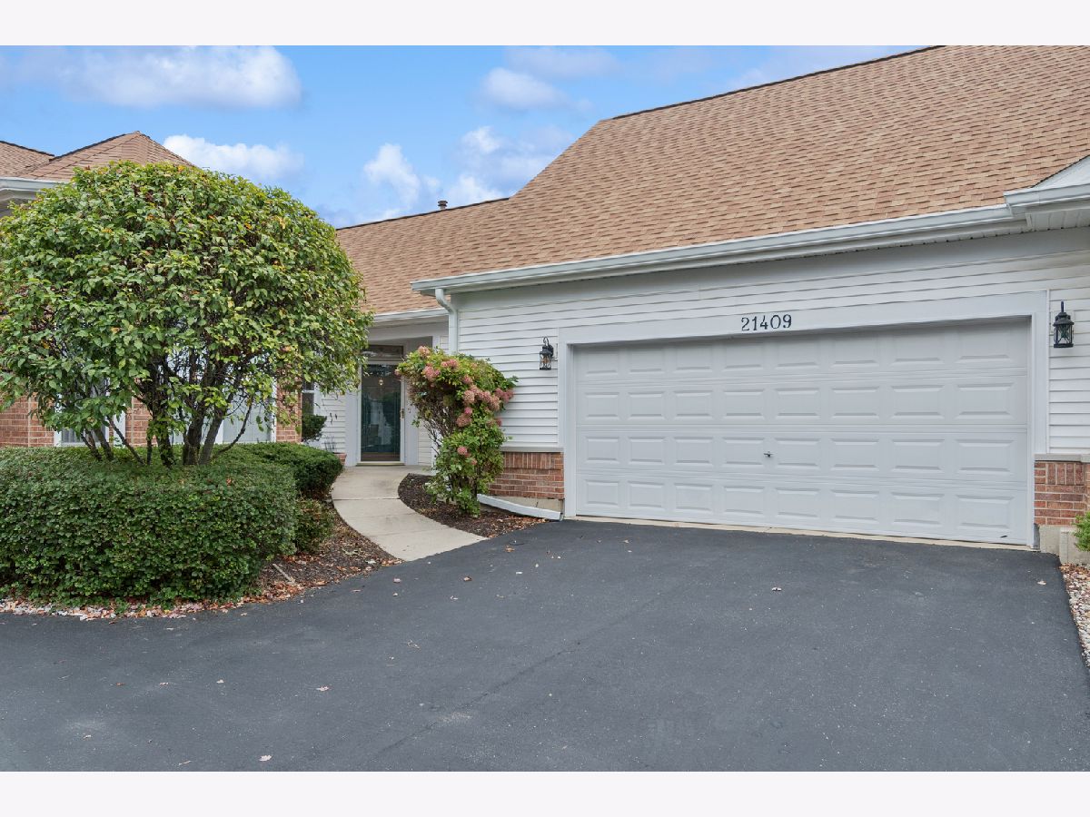 Townhomes & Condos & Homes For Sale Carillon Plainfield Illinois, 21409 Douglas Lane