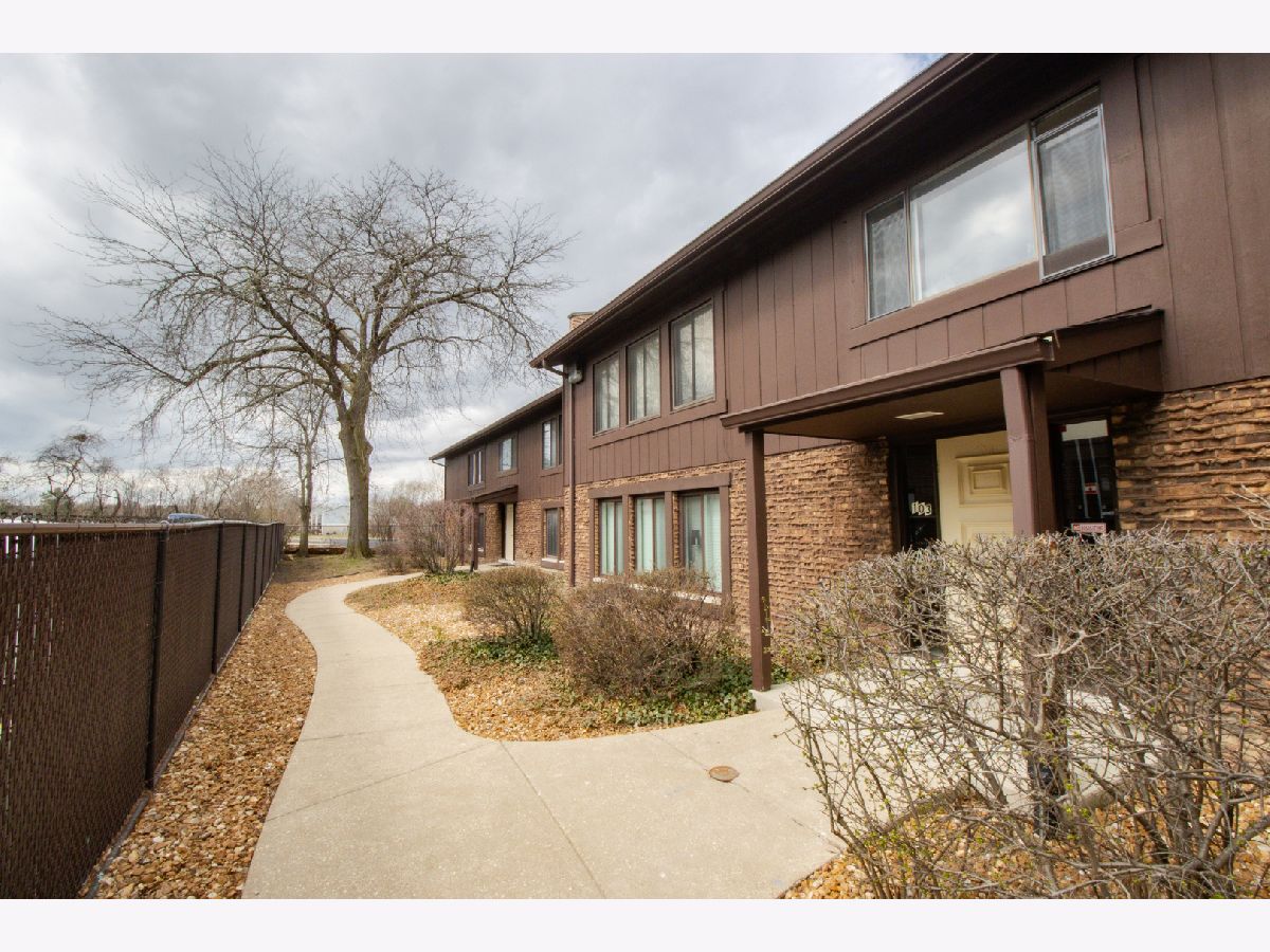  For Sale Westmont Illinois, 107 65th Lake Drive