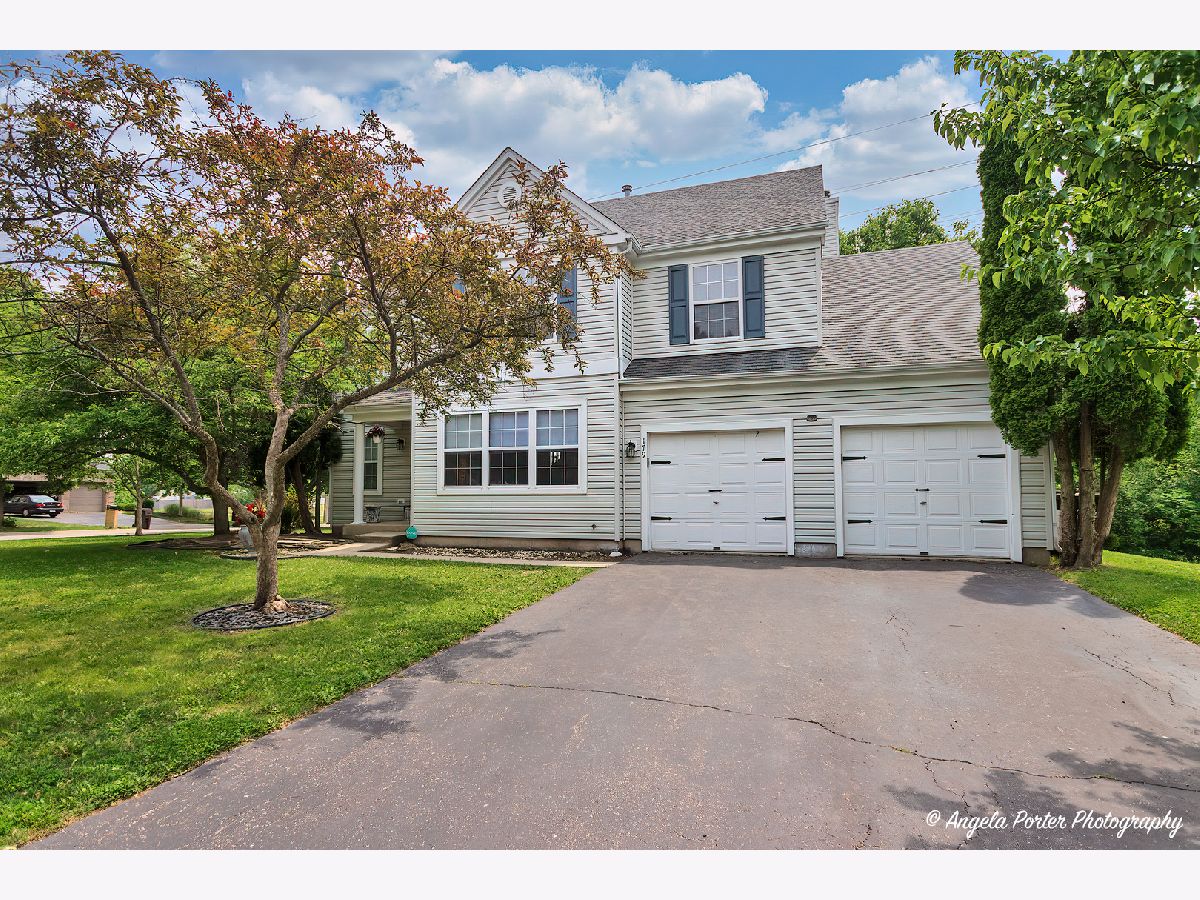 Homes For Sale Braeburn Crystal Lake Illinois, 179 Cascade Drive