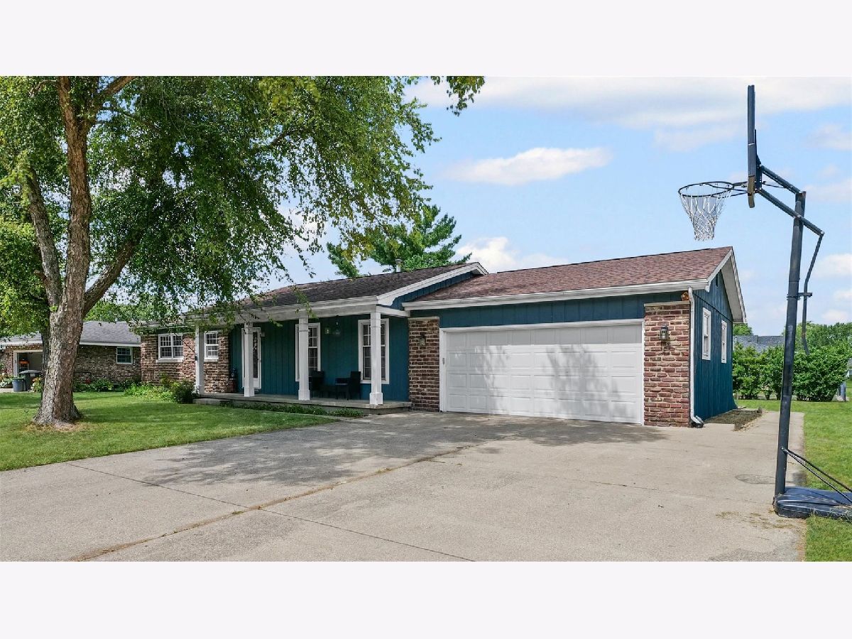  For Sale Pesotum Illinois, 6 Harness Lane