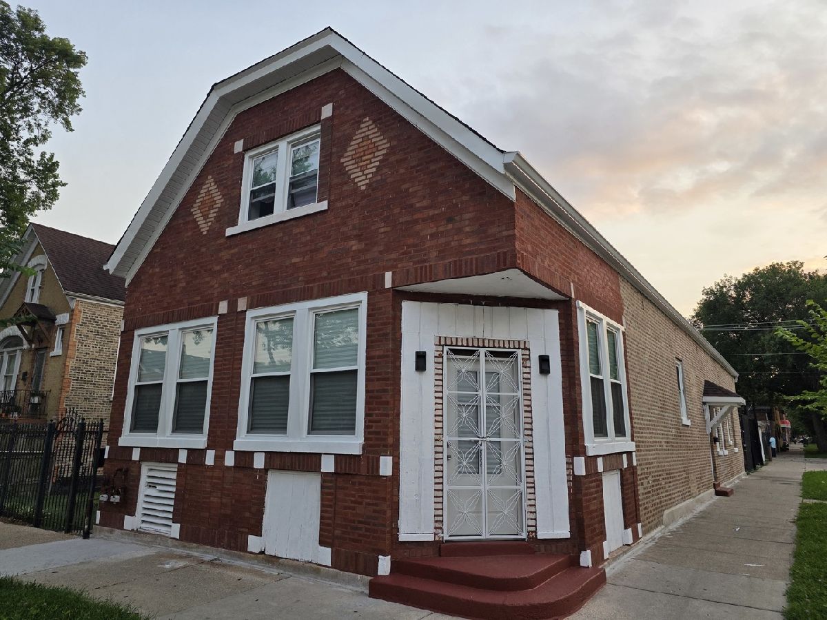  For Sale Chicago Illinois, 2800 Saint Louis Avenue