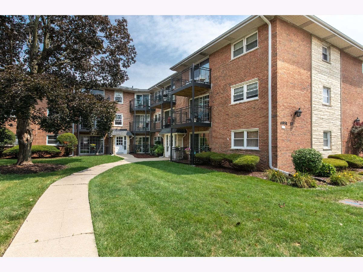  Rented Chicago Illinois, 6853 Northwest