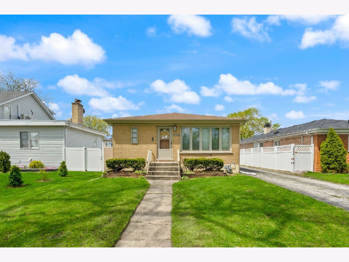 Rented Norridge Illinois, 4850 Clifton