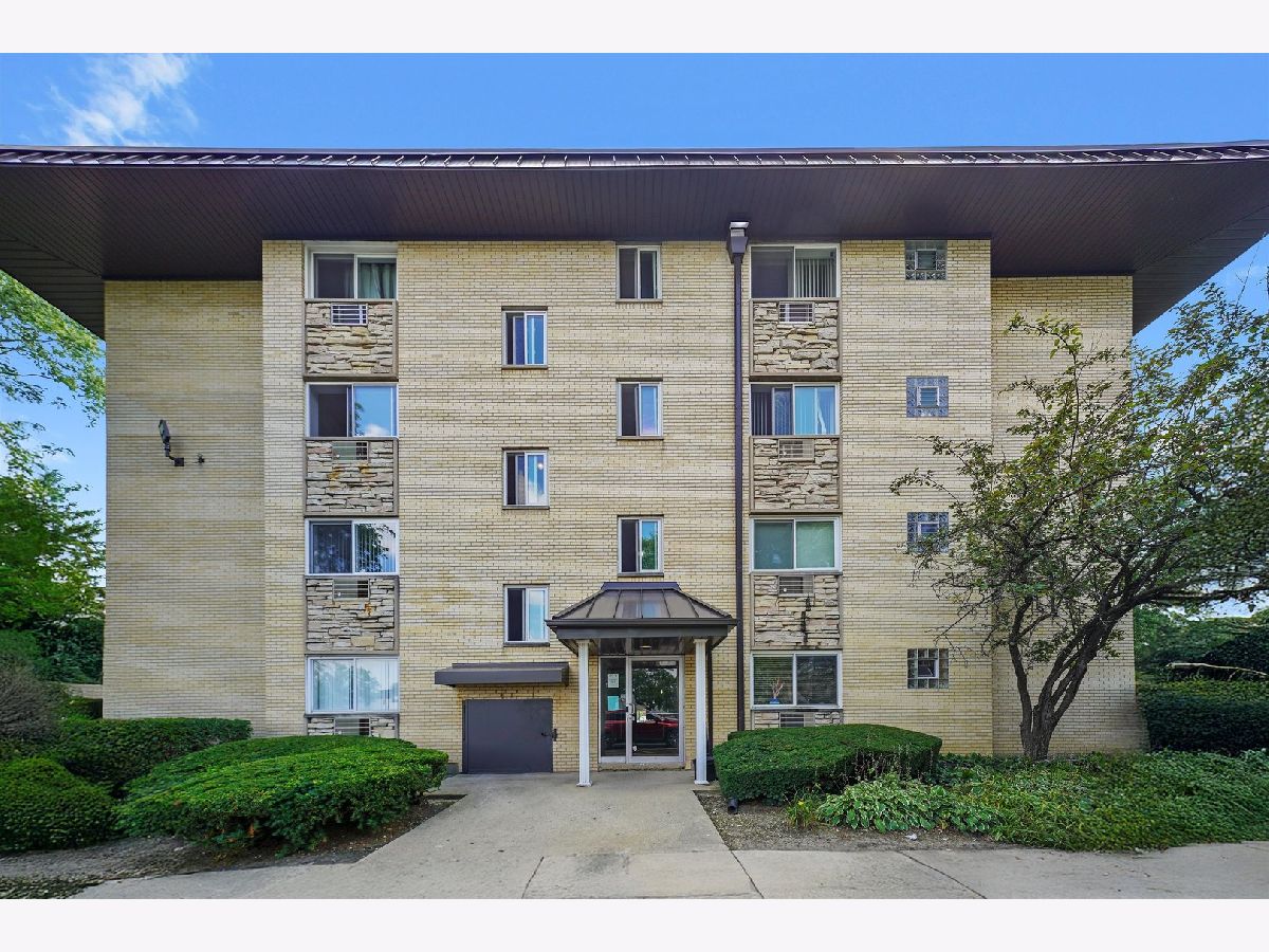 Condominiums & Homes For Sale Evergreen Court Arlington Heights Illinois, 2226 Goebbert Road