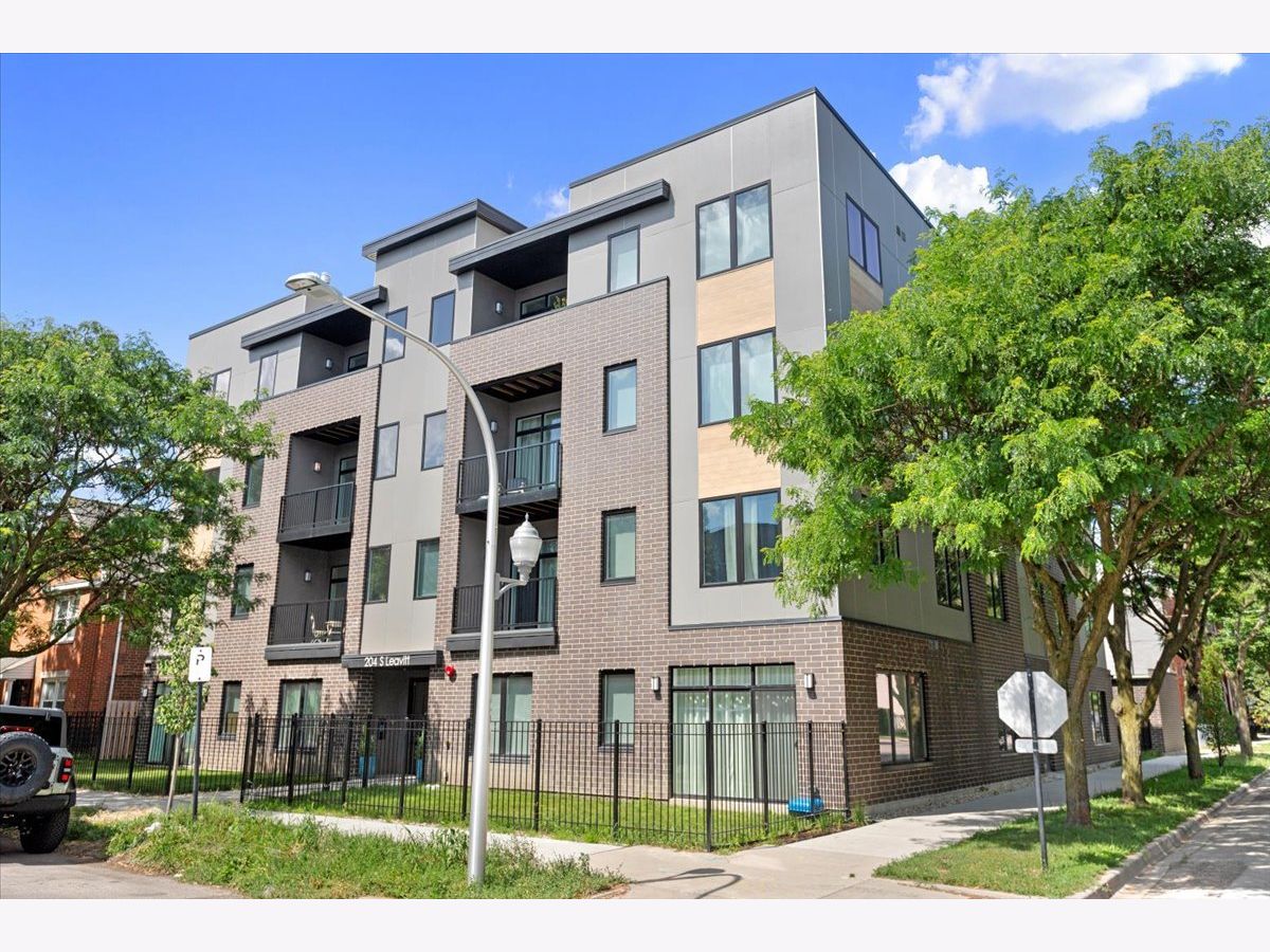  Rented Chicago Illinois, 204 Leavitt