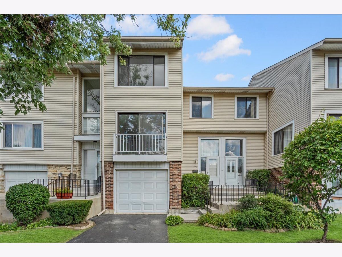  For Sale Downers Grove Illinois, 1974 Loomes Avenue