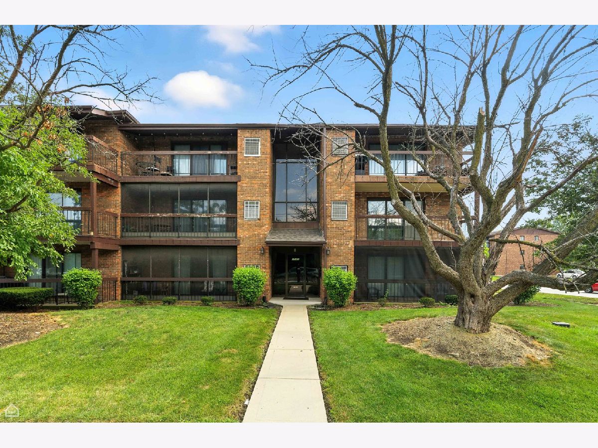 Condominiums For Sale Quail Hollow Orland Park Illinois, 15103 Quail Hollow Drive