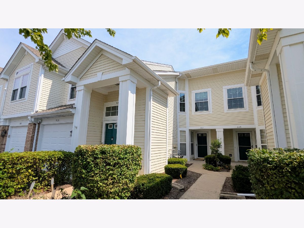  Rented Elk Grove Village Illinois, 937 Huntington
