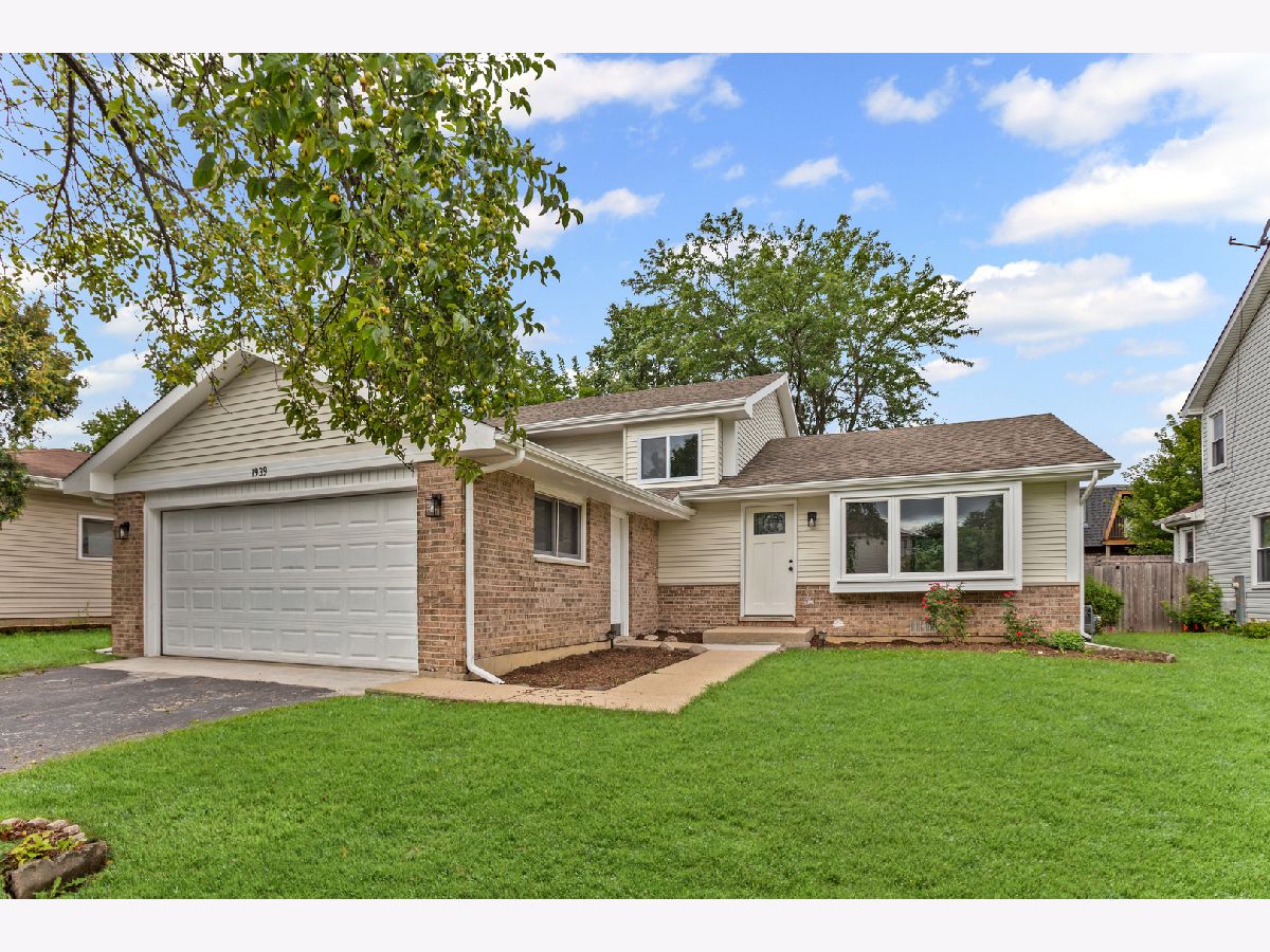 Homes For Sale Oakwood Landing Hanover Park Illinois, 1939 Aspen Drive