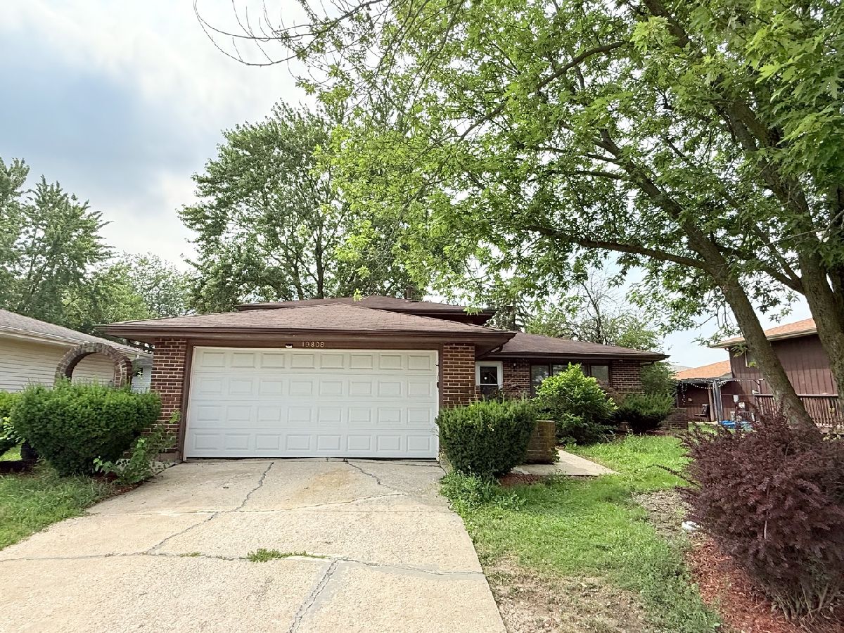  For Sale Lynwood Illinois, 19808 Lakewood Avenue