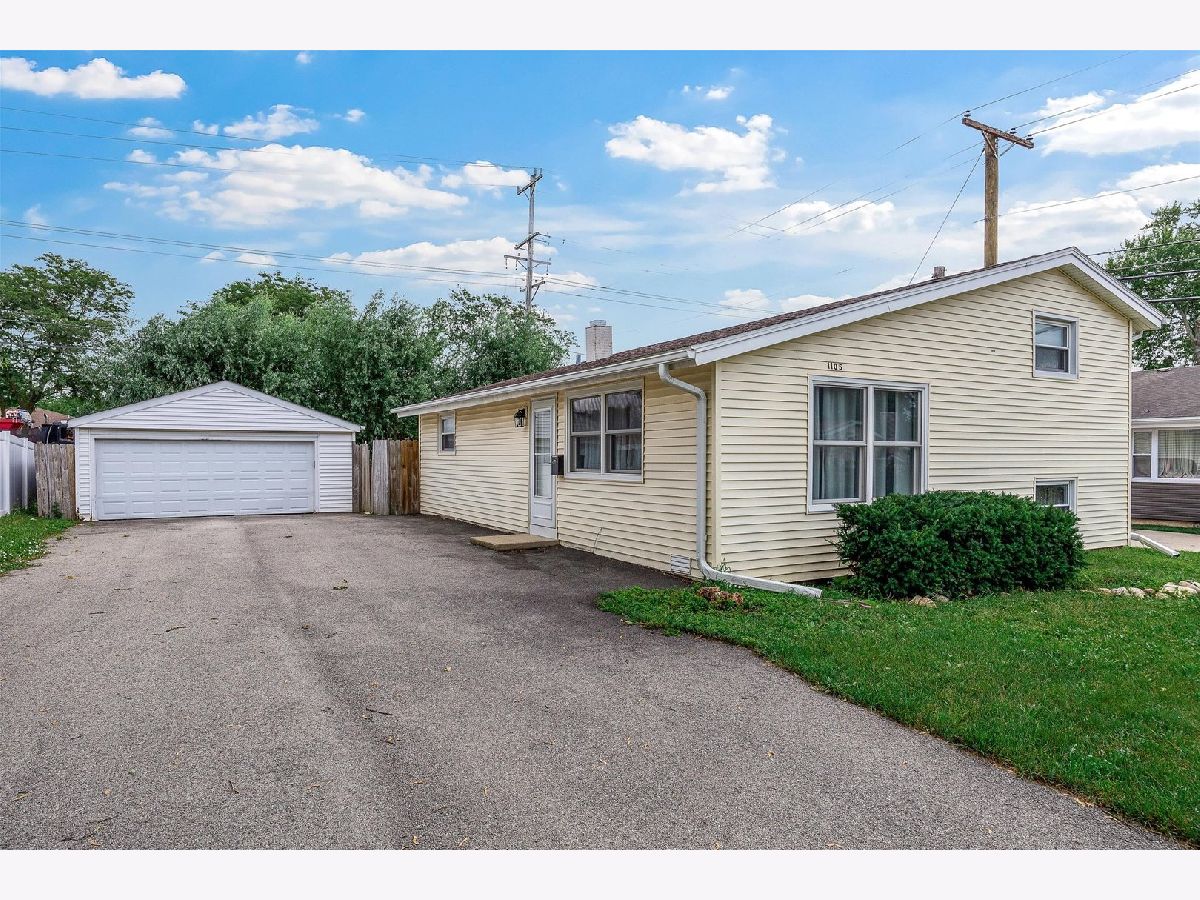  For Sale Carpentersville Illinois, 1105 Denver Drive