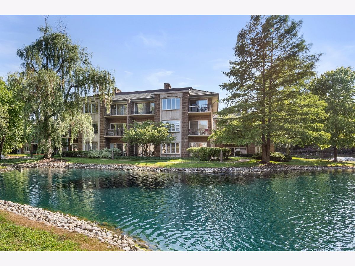 Condominiums For Sale Oak Brook Club Oak Brook Illinois, 3 Oak Brook Club Drive
