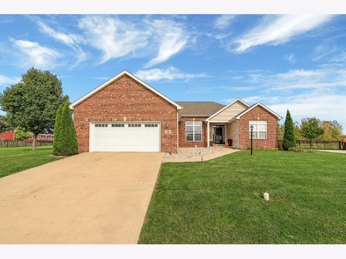  Sold Monticello Illinois, 300 Weldon Springs