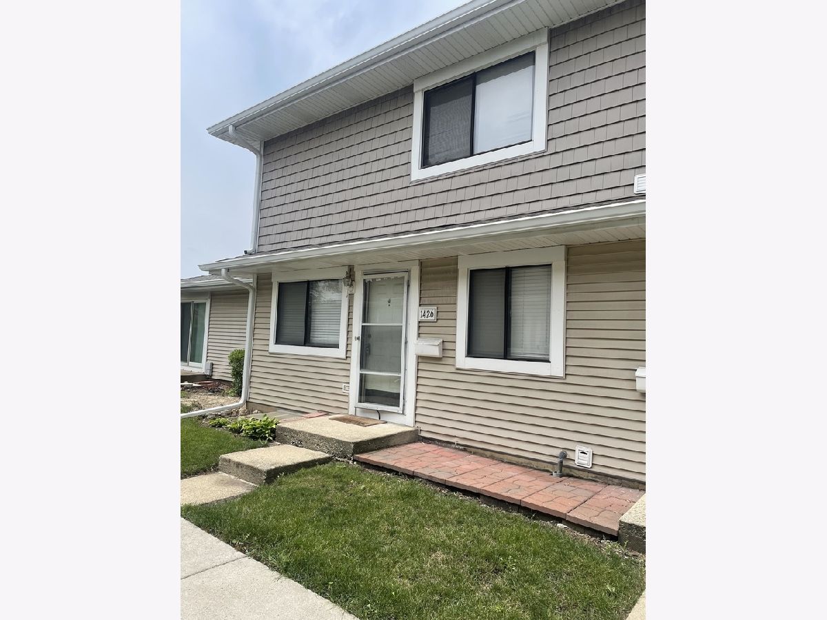 Townhomes & Condos For Sale Fremont Junction Hanover Park Illinois