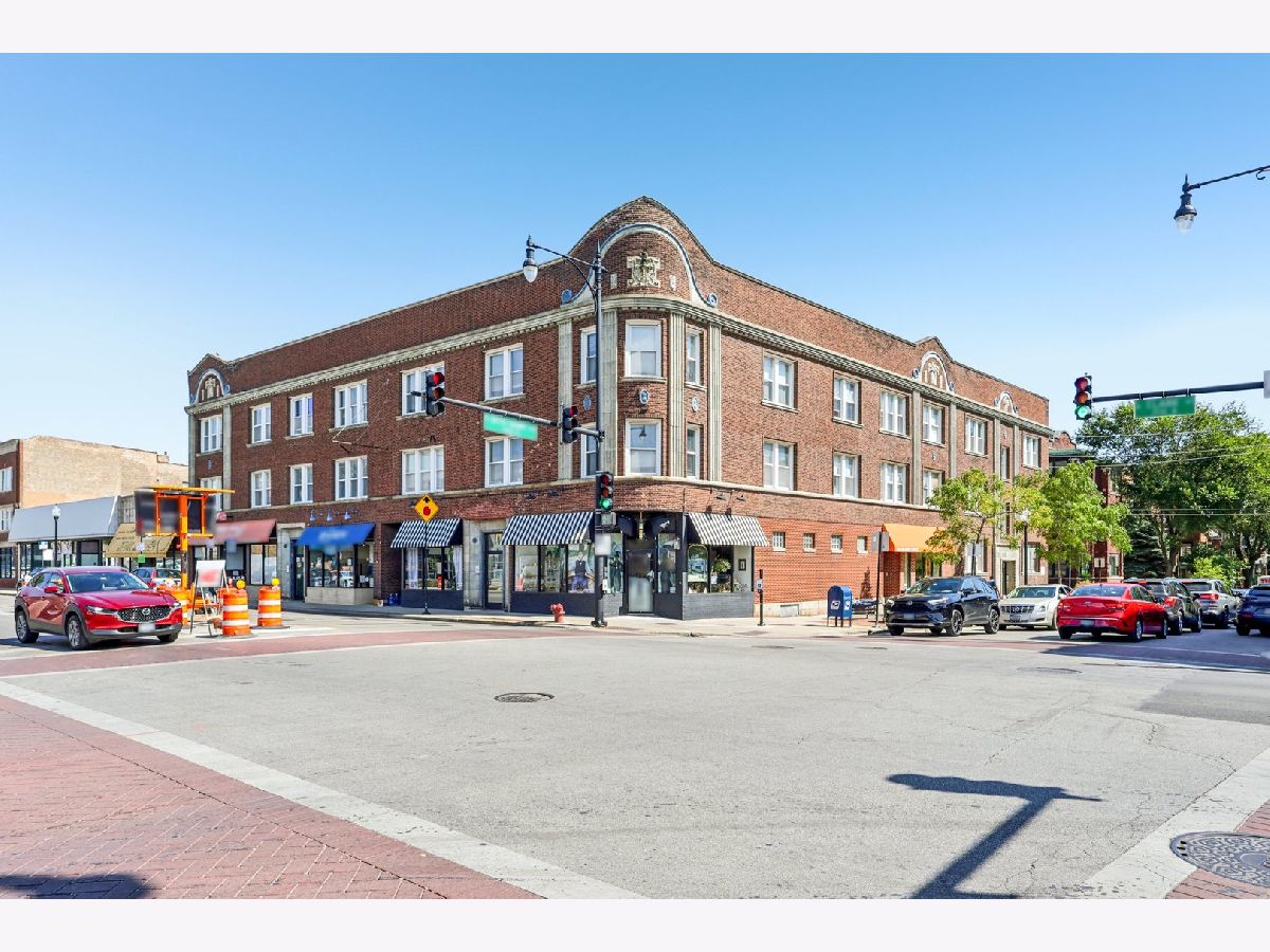  For Sale Chicago Illinois, 5607 Clark Street