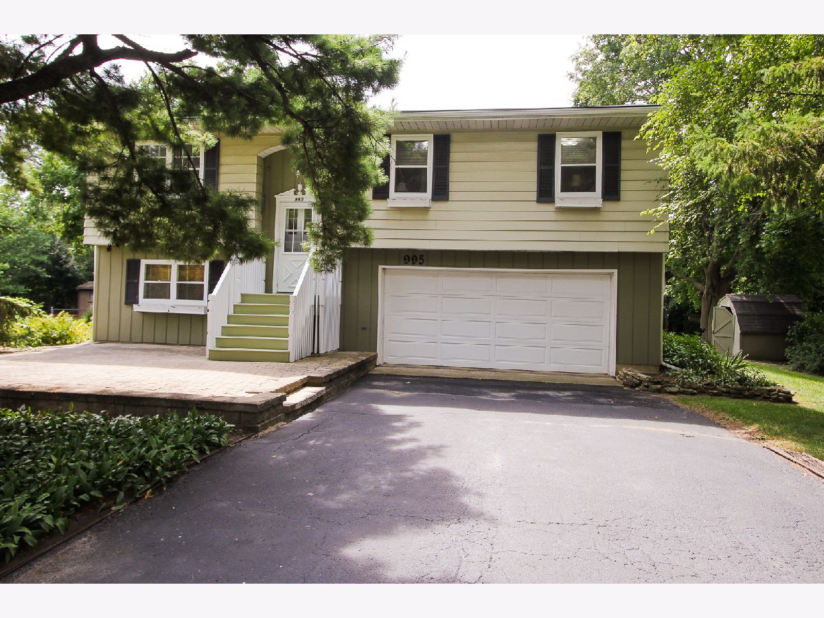 Homes & Condominiums For Sale Century Oaks Elgin Illinois, 995 Meadow Lane
