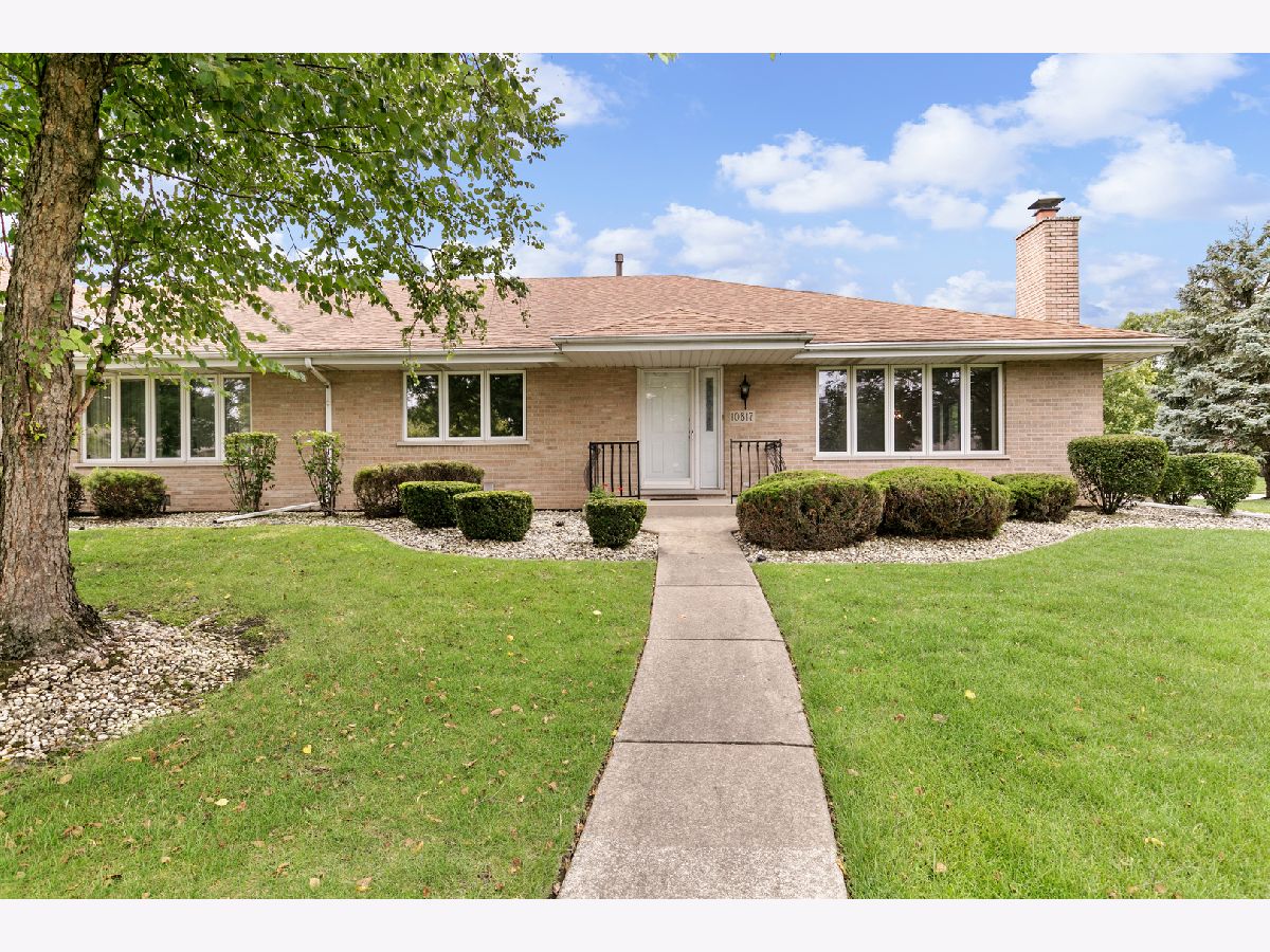 Townhomes & Condos & Homes For Sale Eagle Ridge Orland Park Illinois, 10817 Louetta Lane