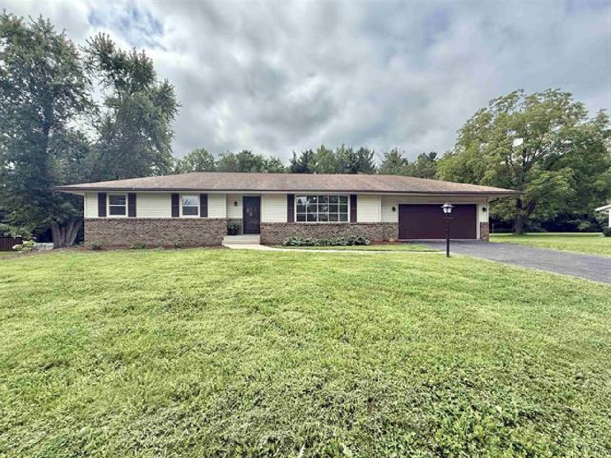  For Sale Stillman Valley Illinois, 8567 Valley View Drive