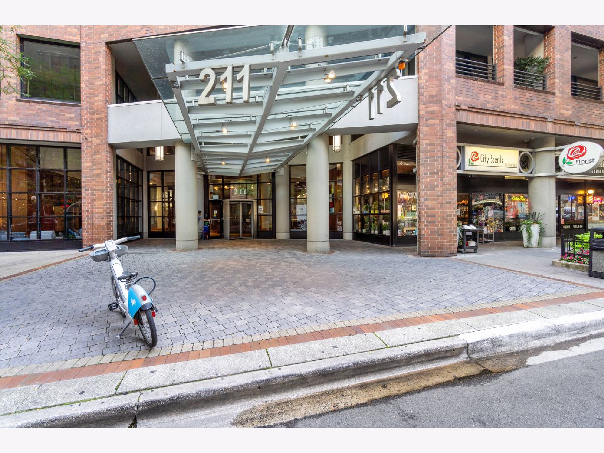 Condominiums For Sale Grand Ohio Chicago Illinois, 211 Ohio Street
