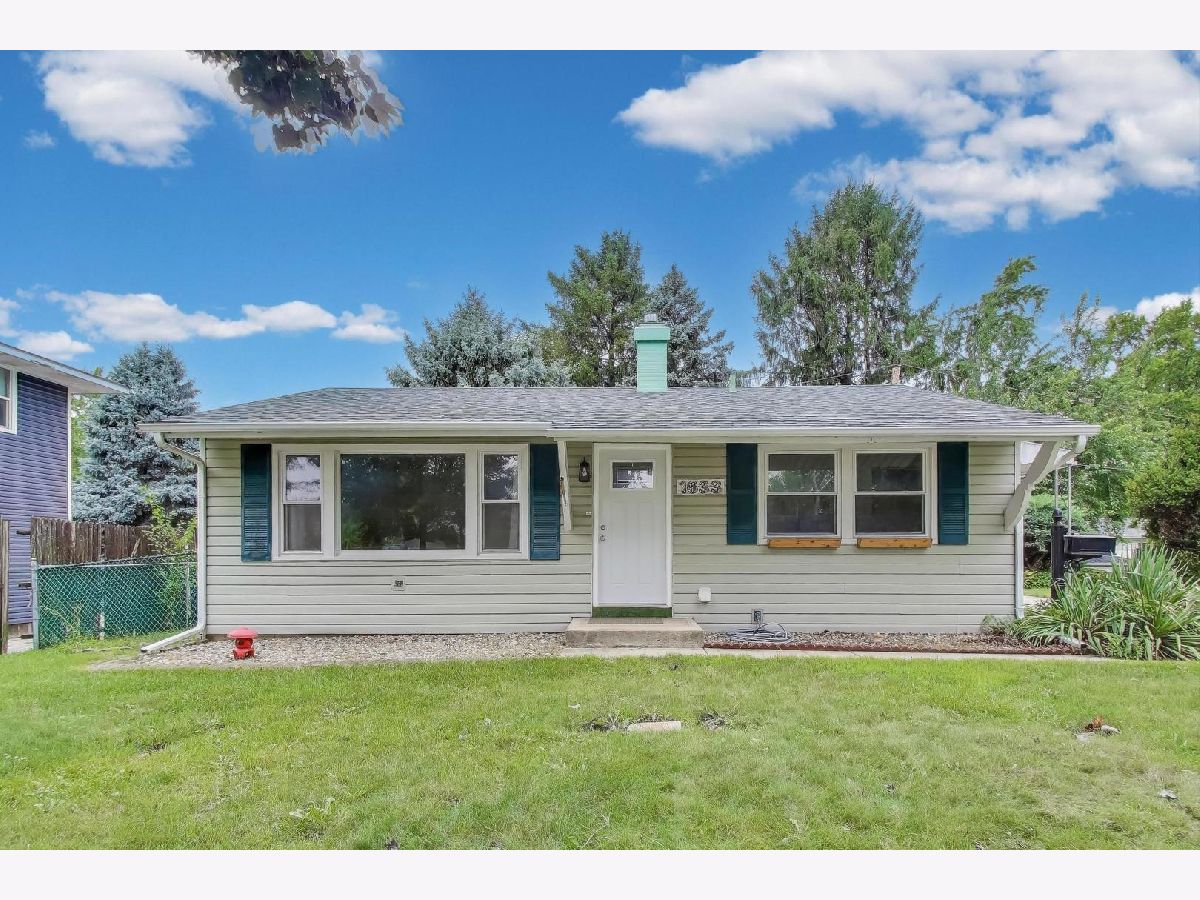  For Sale Carpentersville Illinois, 1633 Marlboro Circle