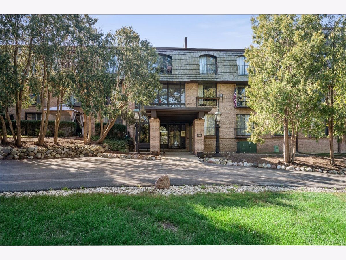  For Sale Barrington Illinois, 600 Russell Street