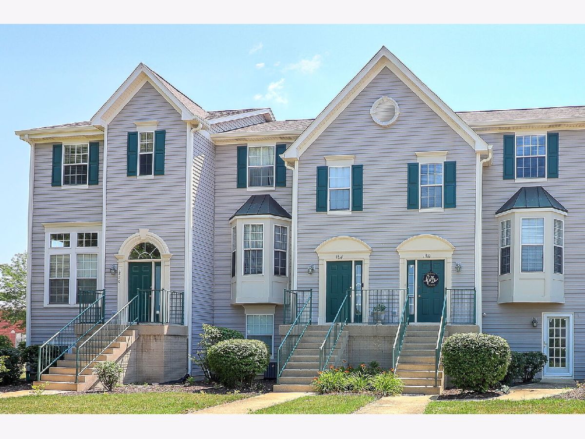  Sold Montgomery Illinois, 1812 Grandview