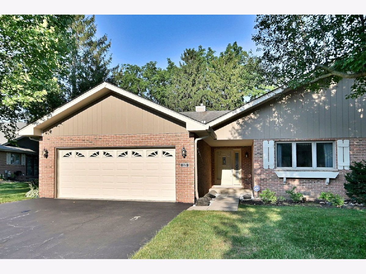 Townhomes & Homes For Sale Country Club Estates Bloomingdale Illinois, 227 Royal Lane