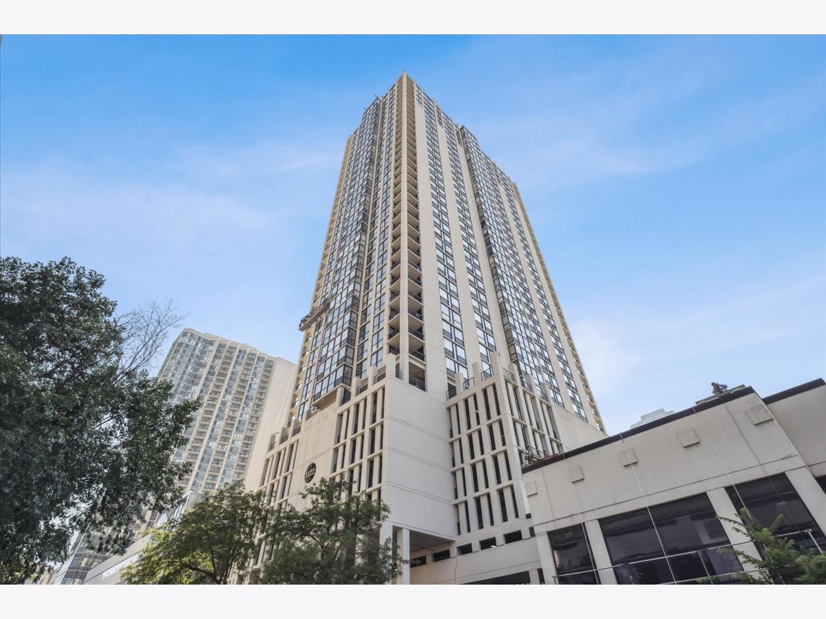 Condominiums For Sale Elm At Clark Condos Chicago Illinois, 1122 Clark Street